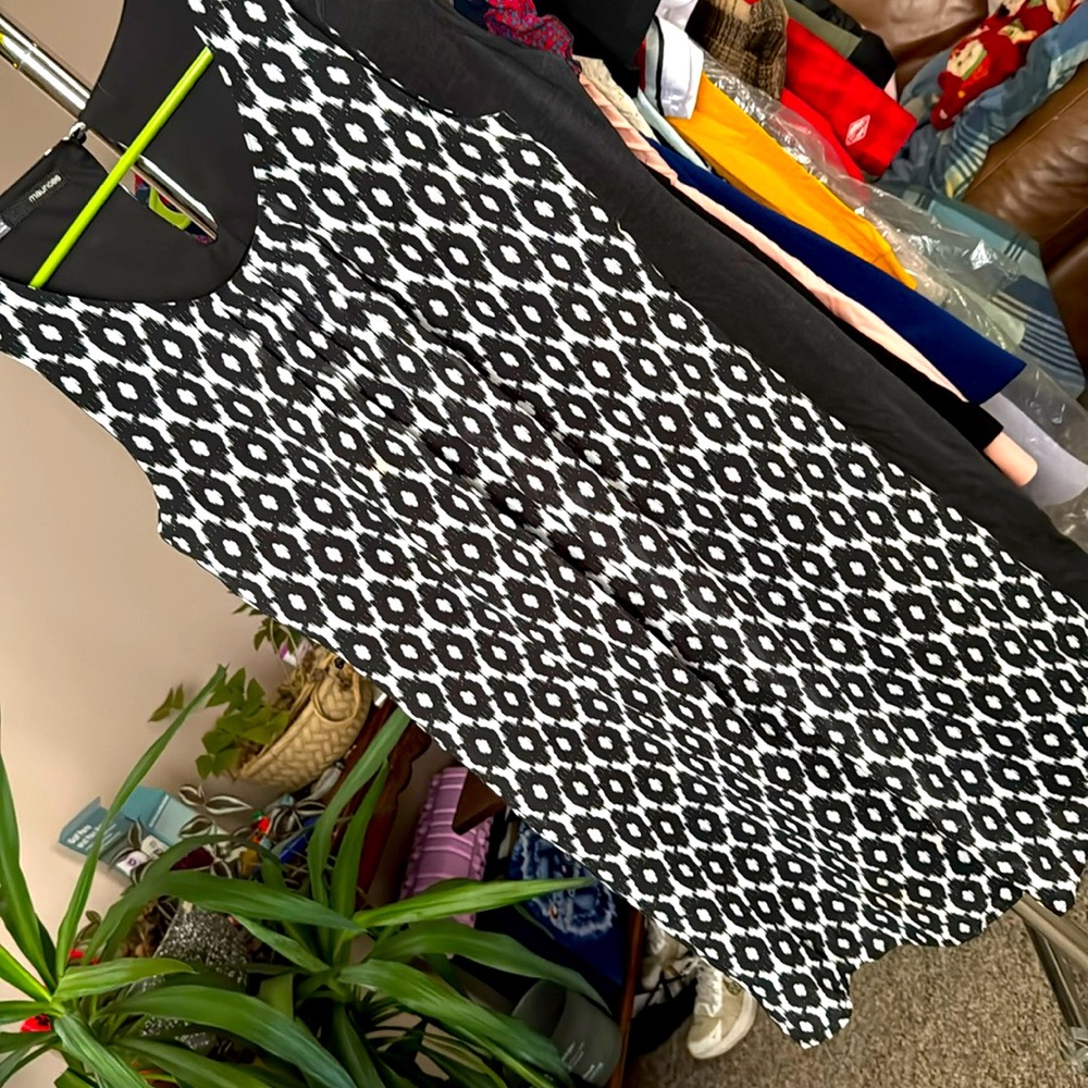 Black and white patterned dress